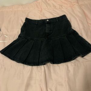 black denim pleaded skirt